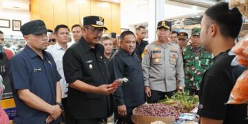 Ketua DPRD Sukabumi dan Bupati Asep Japar Monitoring Pasar Semi Modern Palabuhanratu
