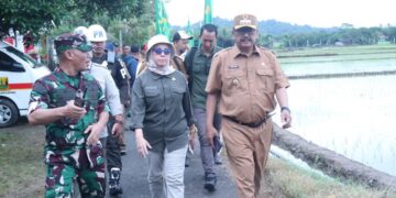 BUPATI DAMPINGI KASAD RESMIKAN SARANA PENGAIRAN DI CIEMAS, DUKUNG KETAHANAN PANGAN NASIONAL