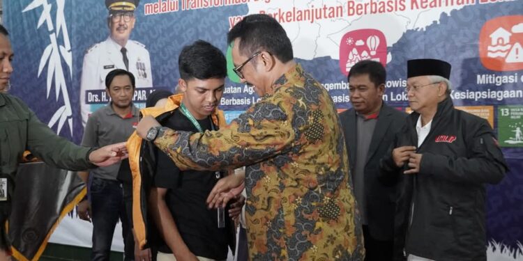 Lepas Peserta KKN Unlip, Bupati Sukabumi Dorong Aktualisasi Ilmu di Masyarakat