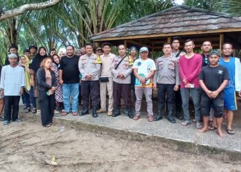 Taopik Guntur Anggota DPRD Sukabumi, Sosialisasikan Kesadaran Terhadap Kebersihan Pantai di Geopark Ciletuh