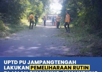 Pemeliharaan Rutin, UPTD PU Jampangtengah Bersihkan Rumput Liar  Sepanjang 3 Km