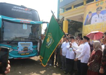 Wabup Andreas Lepas 442 Calon Jemaah Haji Kloter 18 Sukabumi, Sampaikan Pesan: Jaga Ibadah dan Etika di Tanah Suci