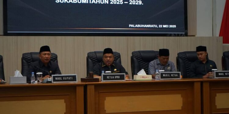 Wabup Hadiri Paripurna DPRD dengan Agenda Penyampaian Pandangan Umum Fraksi-Fraksi