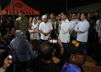 Wapres Gibran Serahkan Dana Stimulan untuk Korban Gempabumi Bengkulu
