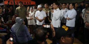 Wapres Gibran Serahkan Dana Stimulan untuk Korban Gempabumi Bengkulu