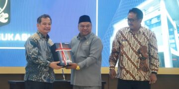 Ketua DPRD Sukabumi Hadiri Penyerahan Laporan Keuangan TA 2024