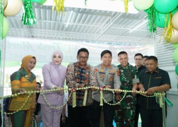 Bangkitkan Ekonomi Rakyat, Ketua DPRD Resmikan Ratu Fresh Mart dan SPPG Palabuhanratu