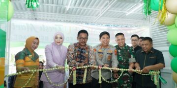 Bangkitkan Ekonomi Rakyat, Ketua DPRD Resmikan Ratu Fresh Mart dan SPPG Palabuhanratu