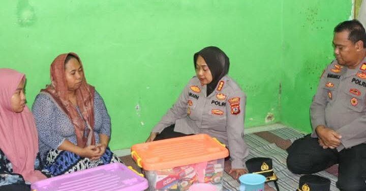 Polri Peduli: Kapolresta Cirebon Salurkan Bantuan ke Keluarga Korban Longsor Galian C