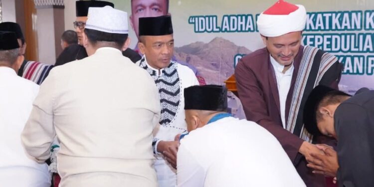 Rayakan Iduladha 1446 H, Kapolda Jabar Shalat Id di Masjid Al Amman Bersama Masyarakat