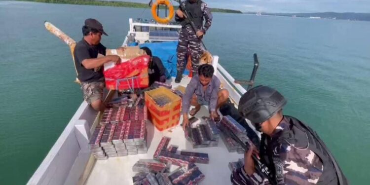 Penyelundupan Ribuan Rokok Ilegal Digagalkan TNI AL di Perairan Kotabaru