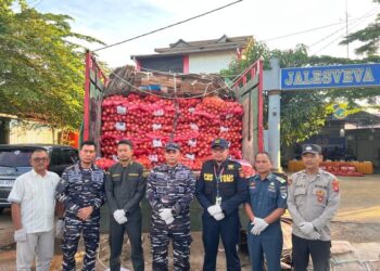 TNI AL Ketapang Gagalkan Penyelundupan 11 Ton Bawang Bombay Ilegal Asal Malaysia