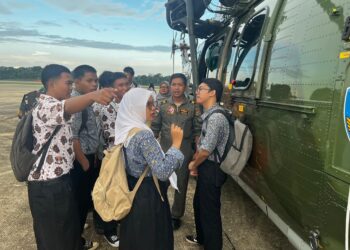 Open Base TNI AU di Batam, Pelajar Antusias Sambut Alutsista