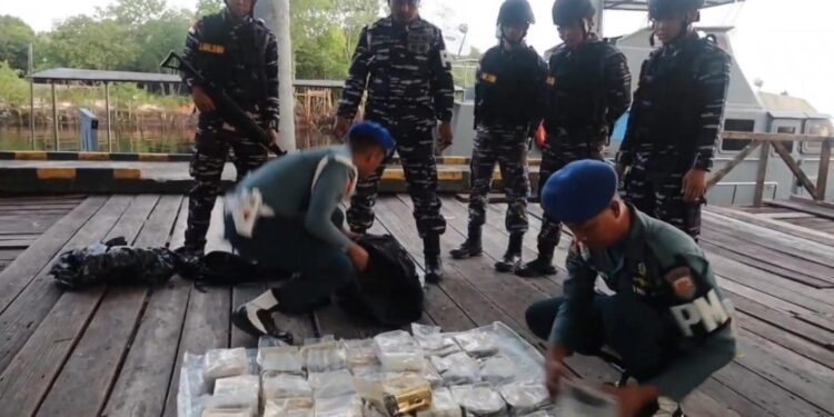 TNI AL Gagalkan Penyelundupan 48,5 Kg Sabu Jaringan Internasional di Perairan Dumai