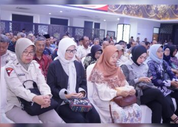 HUT Bhayangkara ke-79, Polda Jabar Beri Perhatian bagi Warakawuri Lewat Baksos