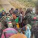 TNI Peduli Kasih: Satgas Yonif 112/DJ Salurkan Bantuan dan Layanan Kesehatan di Puncak Jaya