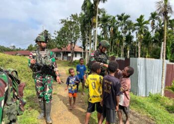 Anjangsana Penuh Cinta Satgas 126/KC: TNI Hadir Sebagai Sahabat Warga Kombut