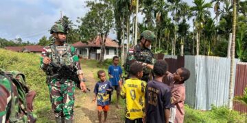 Anjangsana Penuh Cinta Satgas 126/KC: TNI Hadir Sebagai Sahabat Warga Kombut