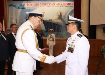 Mayor Laut Firman Cahyadi Raih Lulusan Terbaik di Akademi AL Rusia