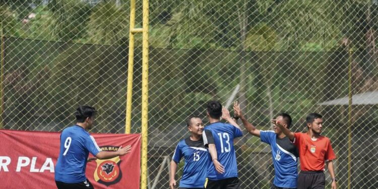 Polda Jabar Gelar Pertandingan Mini Soccer Sambut Hari Bhayangkara ke-79