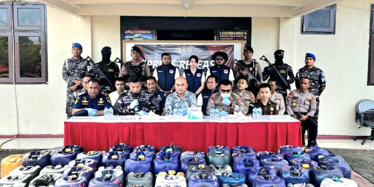 TNI AL dan Polres Aru Gagalkan Peredaran 2.305 Liter Miras Ilegal di Laut Dobo