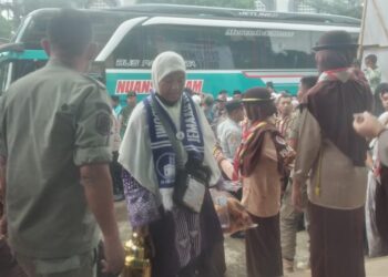 442 Jemaah Haji Kloter 18 Tiba di Sukabumi, Disambut Isak Haru Keluarga