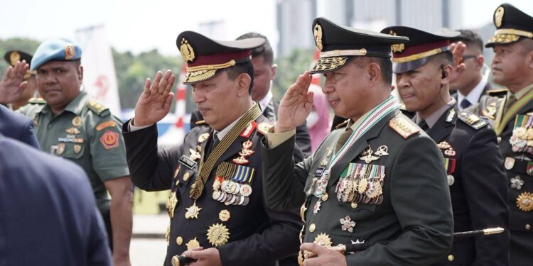 Hari Bhayangkara ke-79, Panglima TNI Dampingi Presiden Prabowo di Upacara Monas