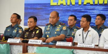 TNI AL Gagalkan Penyelundupan 84 Ton Arang Bakau Ilegal di Kalimantan Barat