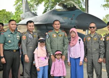 Open Base Lanud SIM: Ribuan Warga Padati Shelter Galaxy, Saksikan Langsung Pesawat Tempur TNI AU
