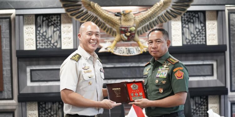 Panglima TNI dan Kasad Singapura Bahas Penguatan Kerja Sama Pertahanan Regional