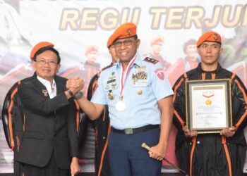 Kopasgat Ukir Sejarah, Jadi Pasukan Pertama Punya Regu Wingsuit dan Raih Rekor MURI