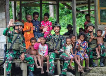 Patroli Humanis di Perbatasan: Saat Tentara dan Rakyat Makan Bersama di Kalilapar