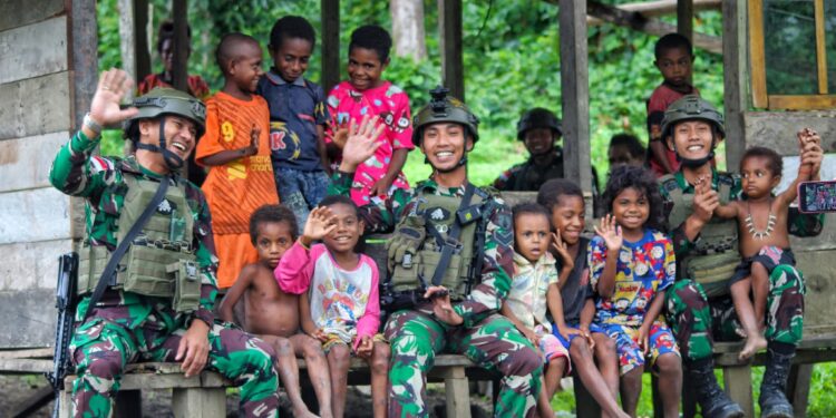 Patroli Humanis di Perbatasan: Saat Tentara dan Rakyat Makan Bersama di Kalilapar