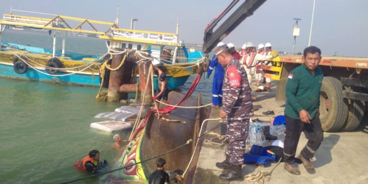 KM. Sinozi Tenggelam di Patimban, TNI AL Bersama Tim SAR Lakukan Evakuasi Cepat