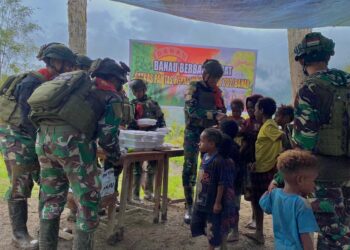 Tak Hanya Menjaga Perbatasan, Satgas Yonif 732/Banau Hadirkan Kebahagiaan di Kampung Jampul