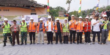 Bupati Letakkan Batu Pertama, Warga Jampangtengah Tak Sabar Nikmati Alun-Alun Baru