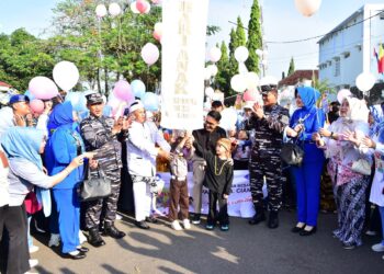 TNI AL Hadir untuk Anak Hebat, Gelar Baksos Kesehatan di Cianjur Sambut HAN 2025