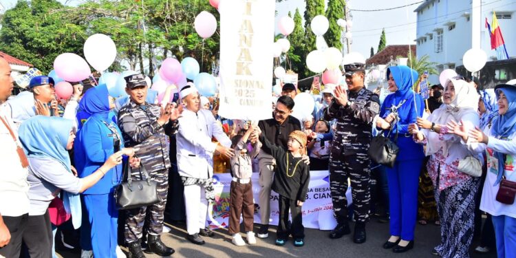 TNI AL Hadir untuk Anak Hebat, Gelar Baksos Kesehatan di Cianjur Sambut HAN 2025