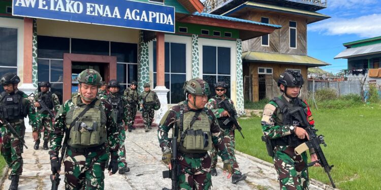 Tinjau Pos Kopasgat di Papua, Pangkoopsud III Kawal Misi Jembatan Udara