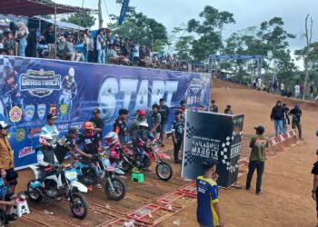 Ratusan Pembalap Ikuti Even Grasstrack yang diselengarakan Oleh Karang Taruna Desa Mekarjaya