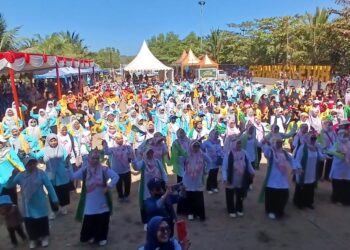 Semarak Tari Jipeng Meriahkan Pembukaan Syukuran Nelayan ke-68 Desa Ciwaru