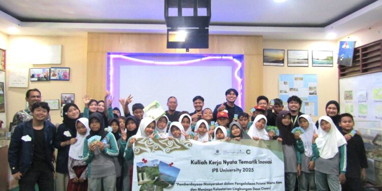 Eco-Venture: Mahasiswa KKNT IPB Kenalkan Geopark Ciletuh Lewat Permainan Edukatif di SDN Tegal Caringin