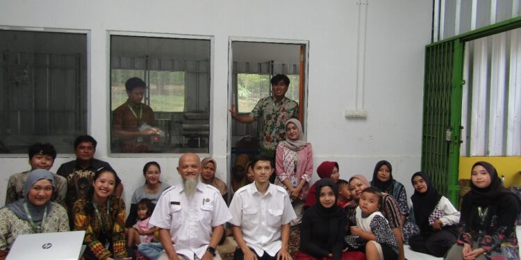 KKNT IPB dan Jamkrindo Gelar Pelatihan Olah Mangga untuk Tingkatkan Nilai Jual Petani Ciwaru