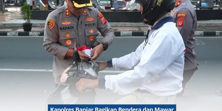 Kapolres Banjar Pimpin Aksi Humanis: Bagi Bendera & Mawar Sambut Hari Kemerdekaan