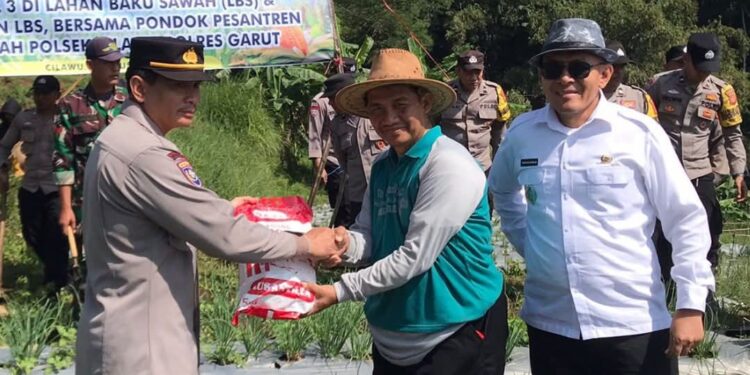 Dukung Program 1 Juta Ton Jagung, Polres Garut Gelar Penanaman Serentak di Seluruh Wilayah