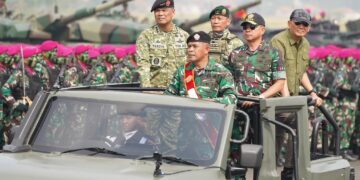 Menuju Upacara Puncak, Panglima TNI dan Menhan RI Awasi Geladi Bersih Pasukan TNI Tiga Matra