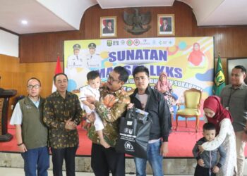 Khitanan Massal HJKS ke-155, Bupati: “Semoga Jadi Generasi Saleh, Berguna bagi Agama, Keluarga, dan Negara
