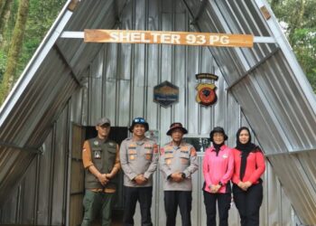 Kapolda Jabar Resmikan Shelter Pesat Gatra 93 di Gunung Ciremai, Pimpin Pendakian Sambut HUT ke-80 RI