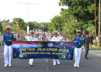 Kirab Taruna AAL di Padang, Genderang Suling Gita Jala Taruna Hipnotis Warga