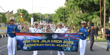 Kirab Taruna AAL di Padang, Genderang Suling Gita Jala Taruna Hipnotis Warga